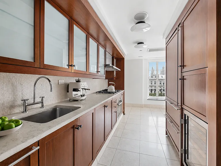 140 E 63rd St #14B — Photo 8