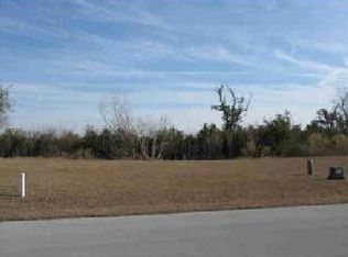717 Cannonsgate Dr, Newport, NC 28570