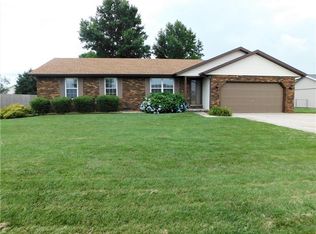 807 W Rickelman Ave, Effingham, IL 62401