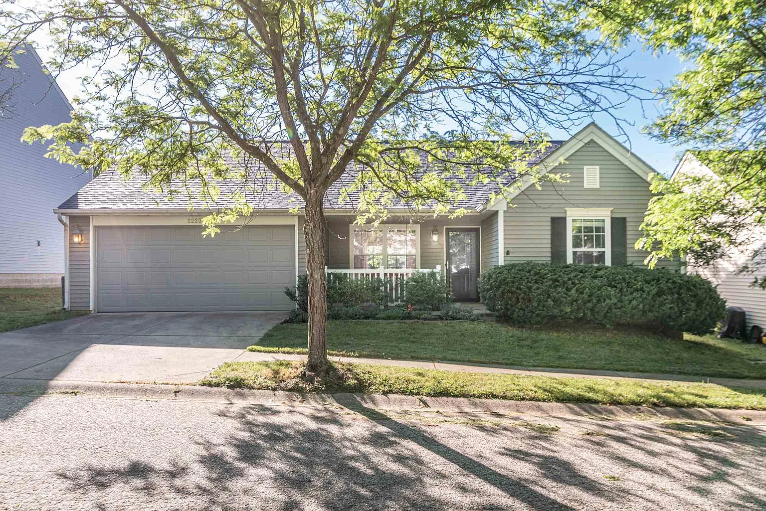 2223 S Sweetbriar Dr photo 1