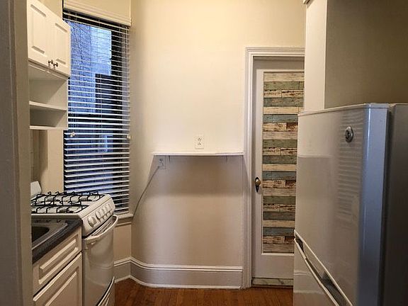 3rd image of 311 W 55th St APT 4B
