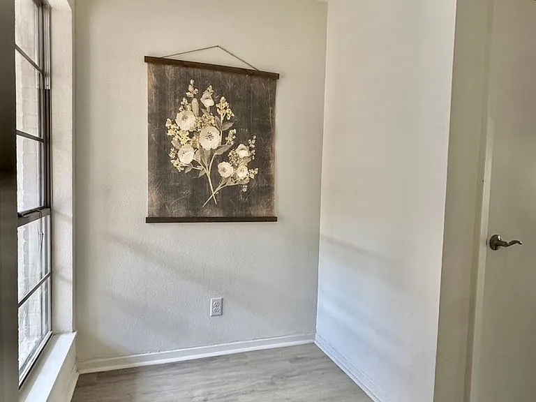 2408 Lindenwood Dr — Photo 13