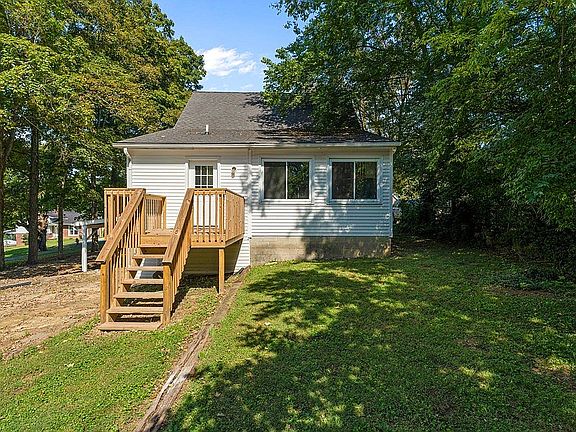 5th image of 128 Saint Marys Ct