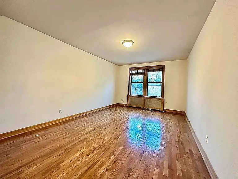 150 W 21st St #6R — Photo 1