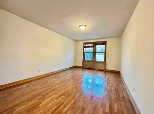 150 W 21st St #6R, New York, NY 10011