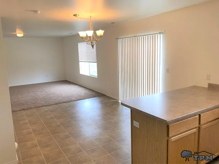 2896 W Willow Way — Photo 3