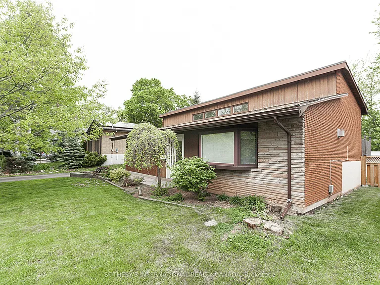 339 Bevan Dr — Photo 3