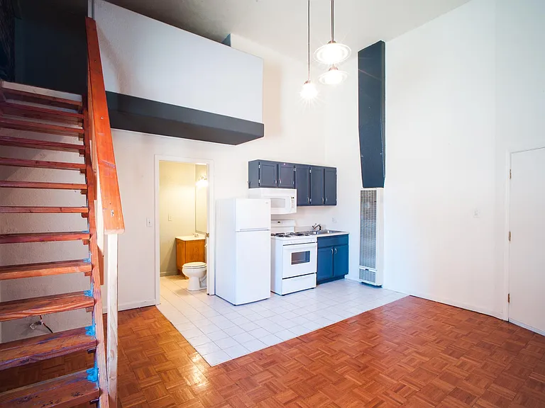 902 J St #2 — Photo 2