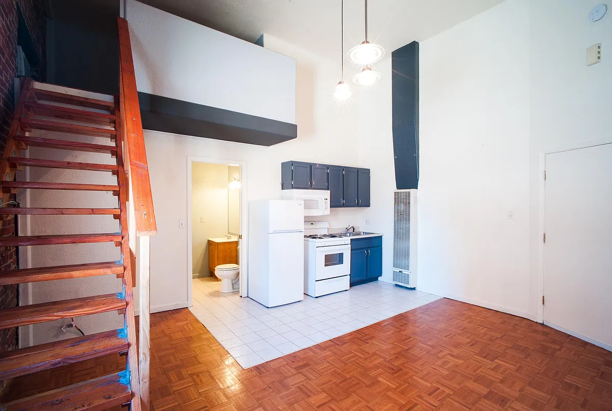 Building Photo - 902 J St #2