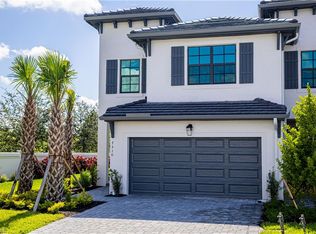 7510 Rockefeller Dr, Naples, FL 34119