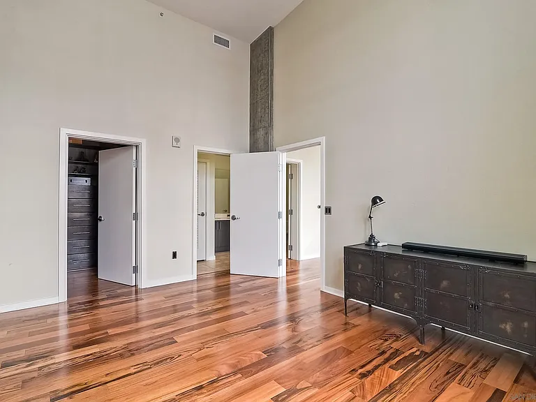 800 The Mark Ln #202 — Photo 16