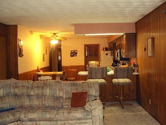 2nd image of 1086 Howard Dr