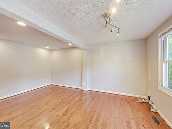 4th image of 3627 Seaford Ct