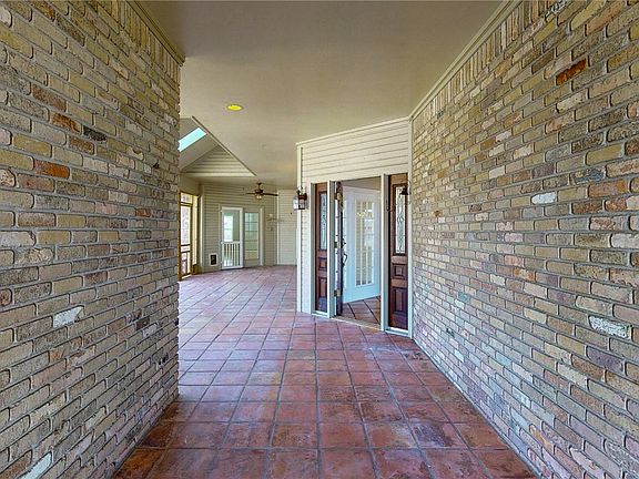 2nd image of 702 Summerglen Dr