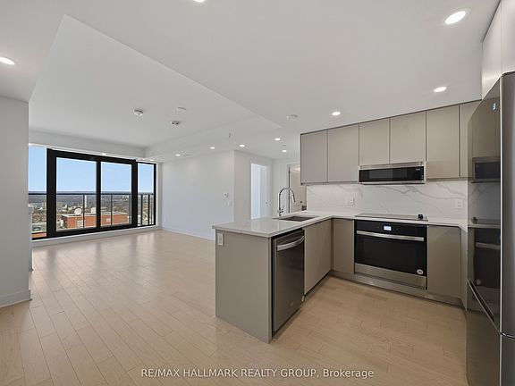 3rd image of 180 George St #2503
