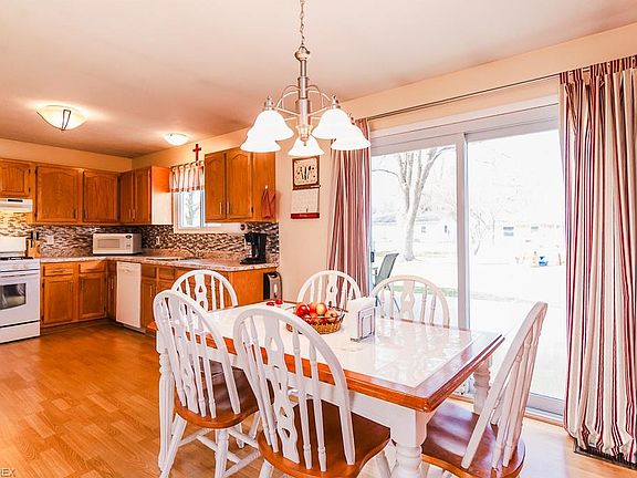 4th image of 28392 Spruce Dr