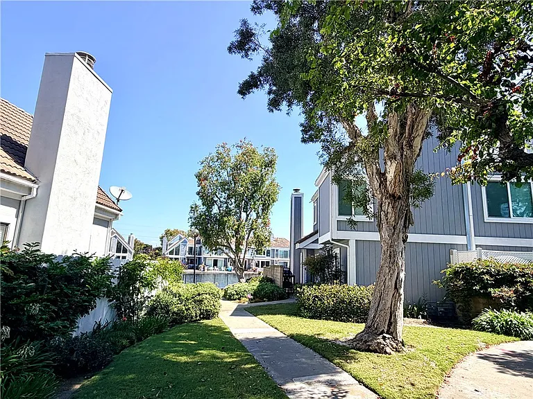 16098 Tortola Cir — Photo 1