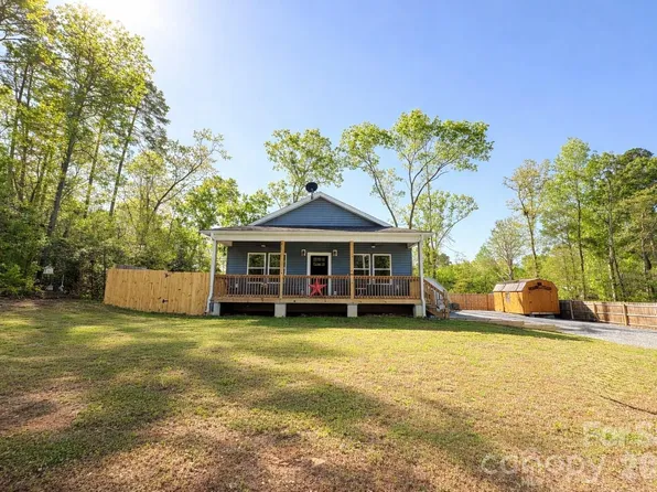 196 8th Ave, New London, NC 28127