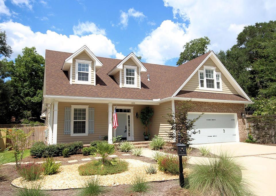 1st image of 323 Grand Oaks Dr