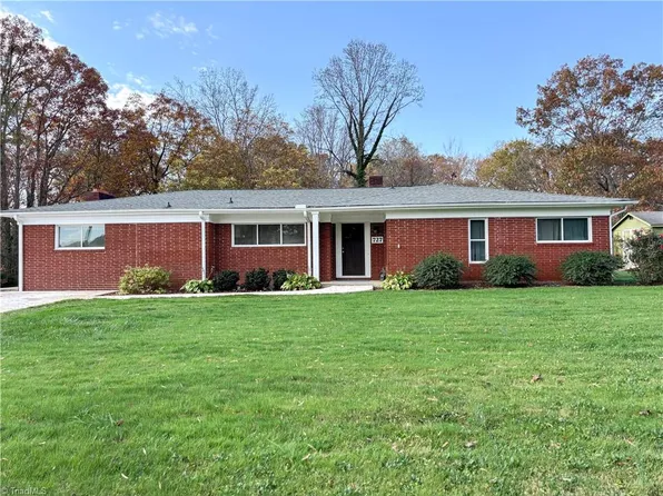 727 N Franklin Rd, Mount Airy, NC 27030