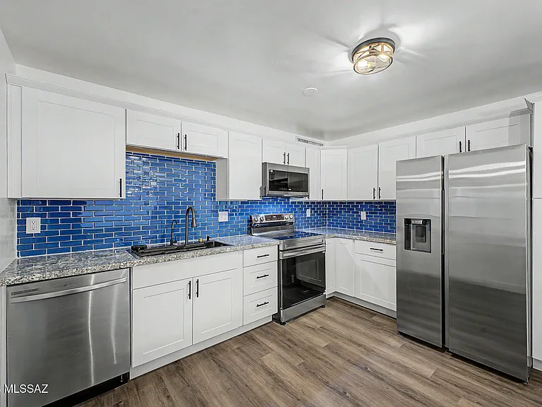 2625 W Oregon St — Photo 11