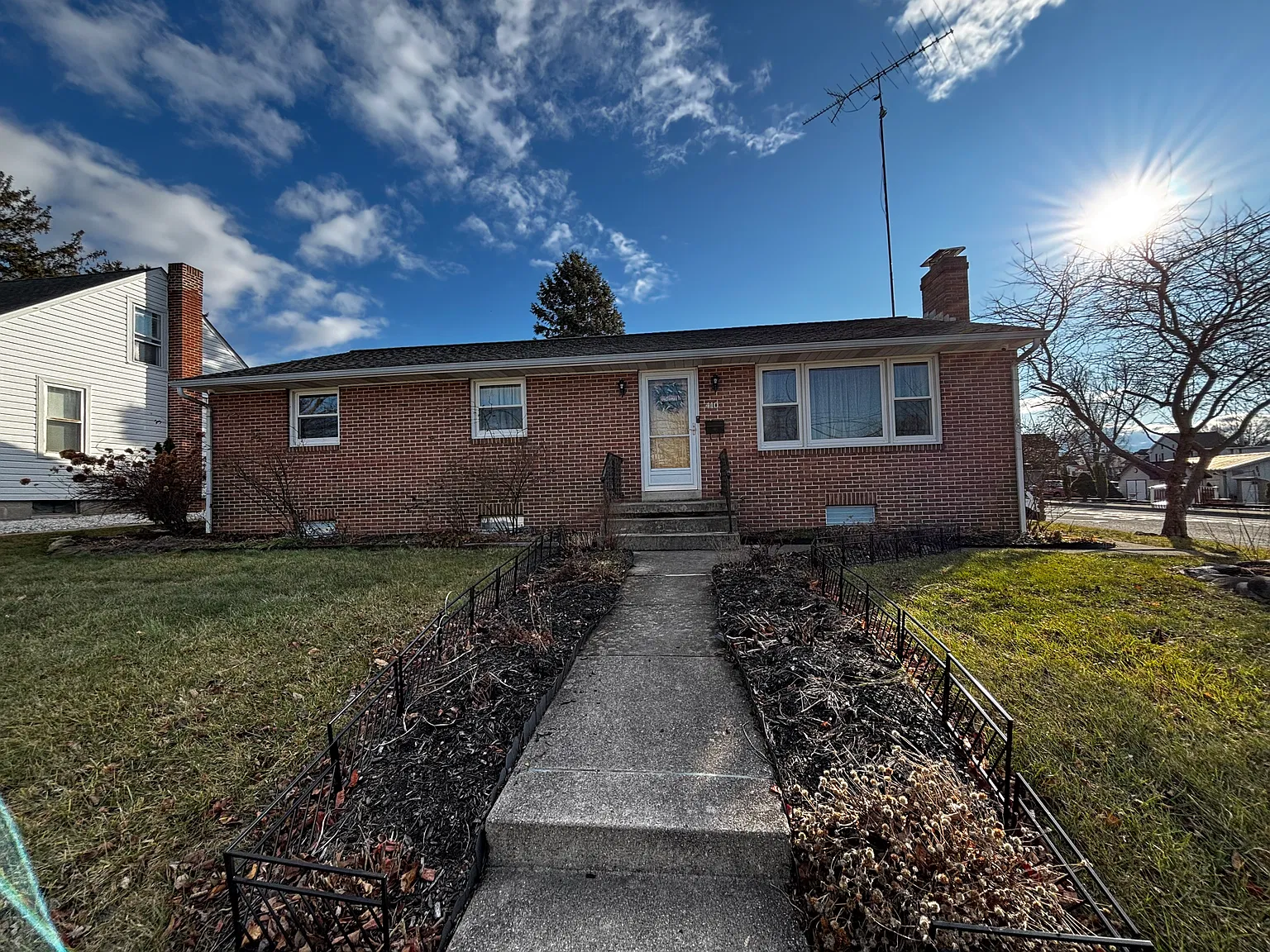 4 bed, 1288 sqft, $2,000 — Photo 3