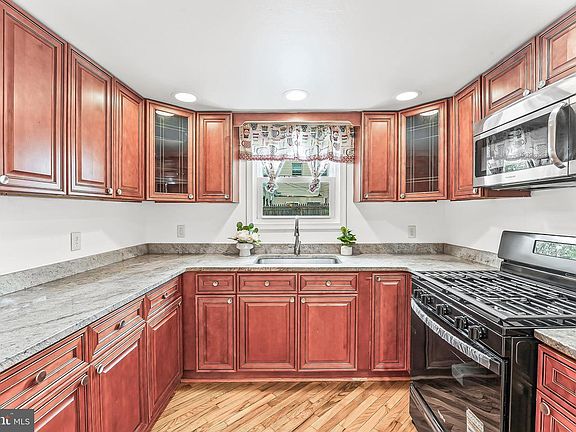 3rd image of 3160 Aramingo Ave