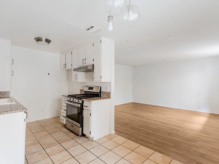 Chatsworth Rent This Now — Photo 43