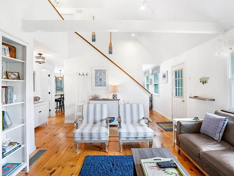 155 Skiff Ave — Photo 5