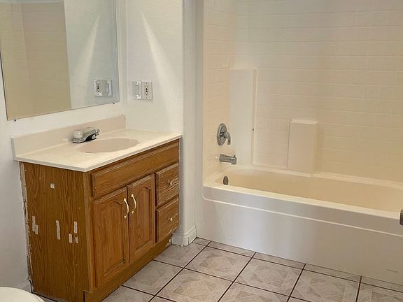 4th image of 9824 Evelyn Ave