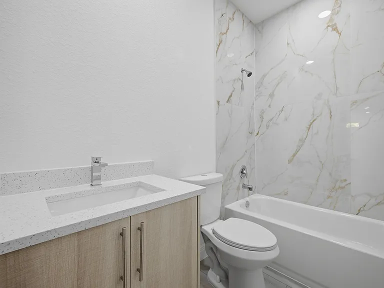 8010 Sandalwood Ln — Photo 20