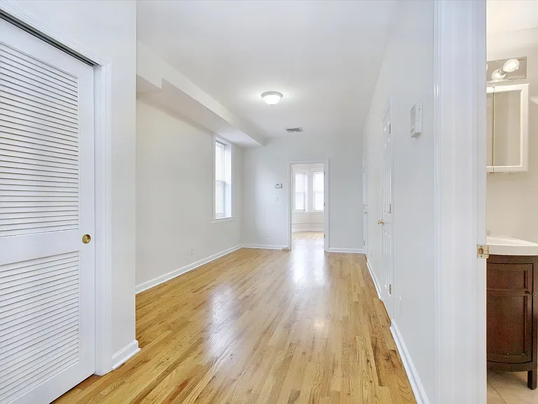 80 Pine St #2 — Photo 9