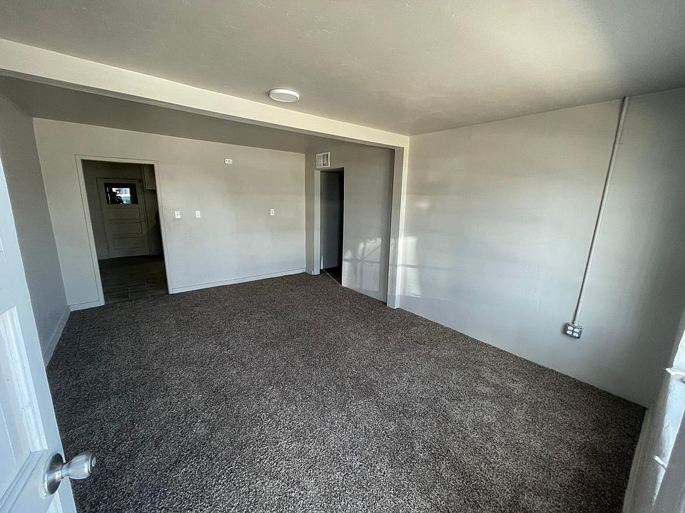 2nd image of 302 W Irvington Rd APT 5