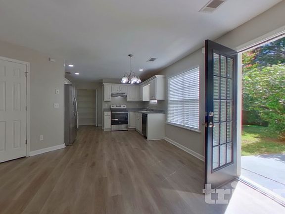 5th image of 140 N Greenfield Cir