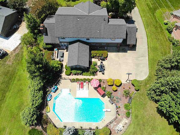 3rd image of 8152 Woodcreek Dr