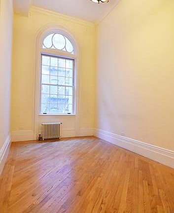 3rd image of 26 E 11th St APT 2R
