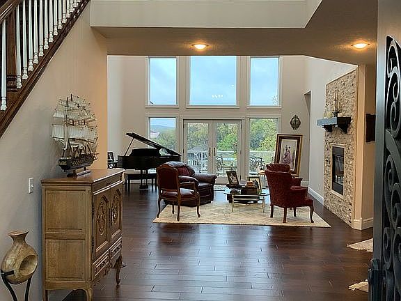 Foyer entry