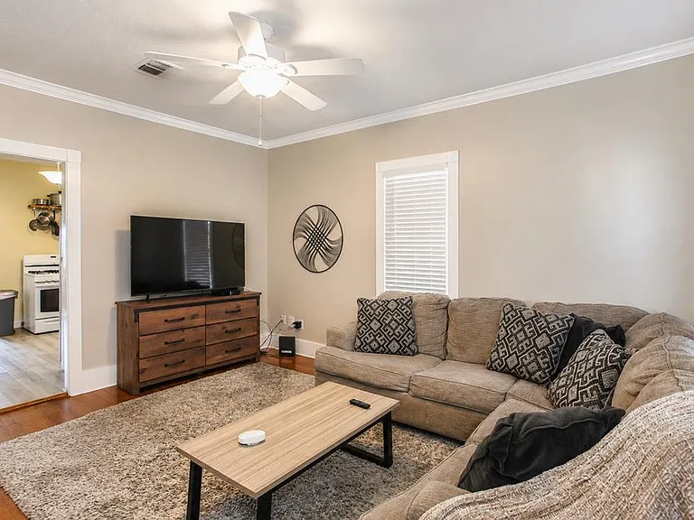 1809 S Lancaster St — Photo 3