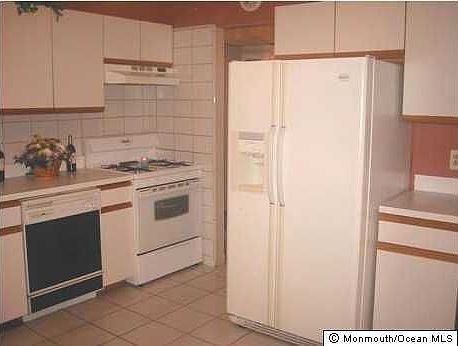 KITCHEN WITH LARGE PANTRY, PELLA SLIDING DOORS LEADS TO SPACIOUS BACKYARD