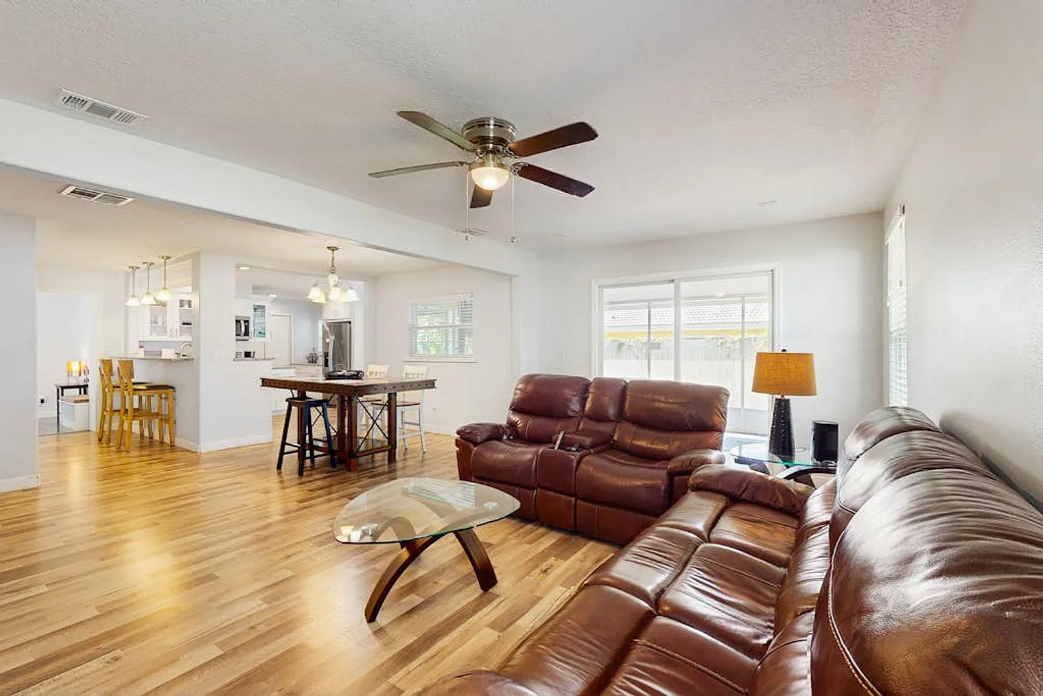 3 bed, 2.0 bath, 1539 sqft, $6,385 — Photo 3
