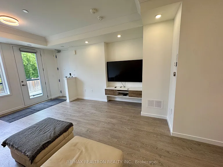 100 Alex Gardner Cir #5 — Photo 10