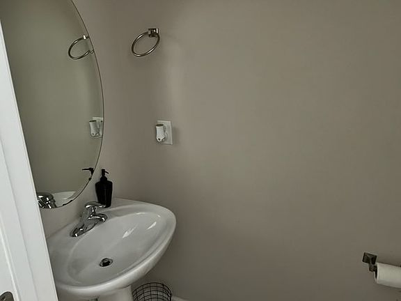 2nd image of 1540 Sprucedale Dr
