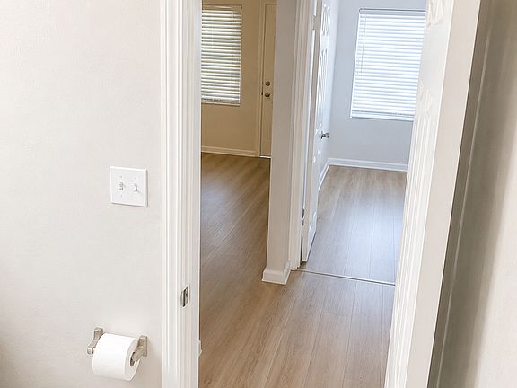 4th image of 390-396 Millar Ave #390