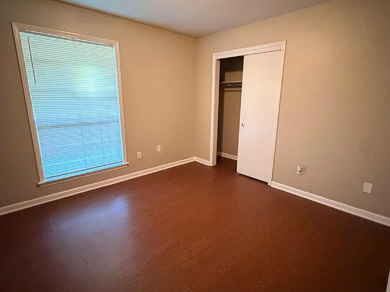 4311 Springwind Rd — Photo 14