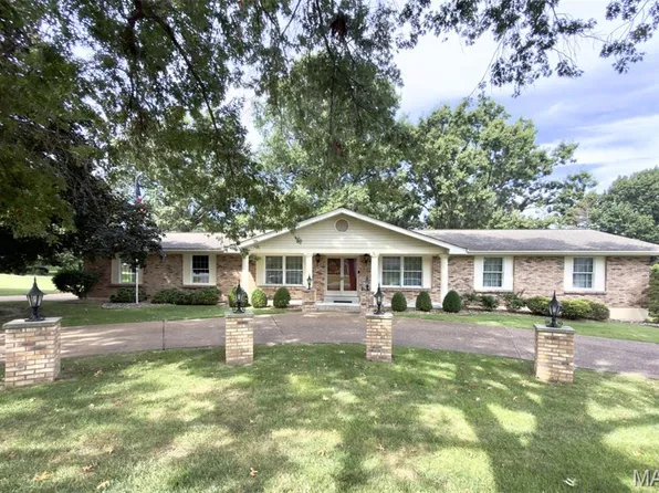 1949 Roth Dr, Saint Louis, MO 63131
