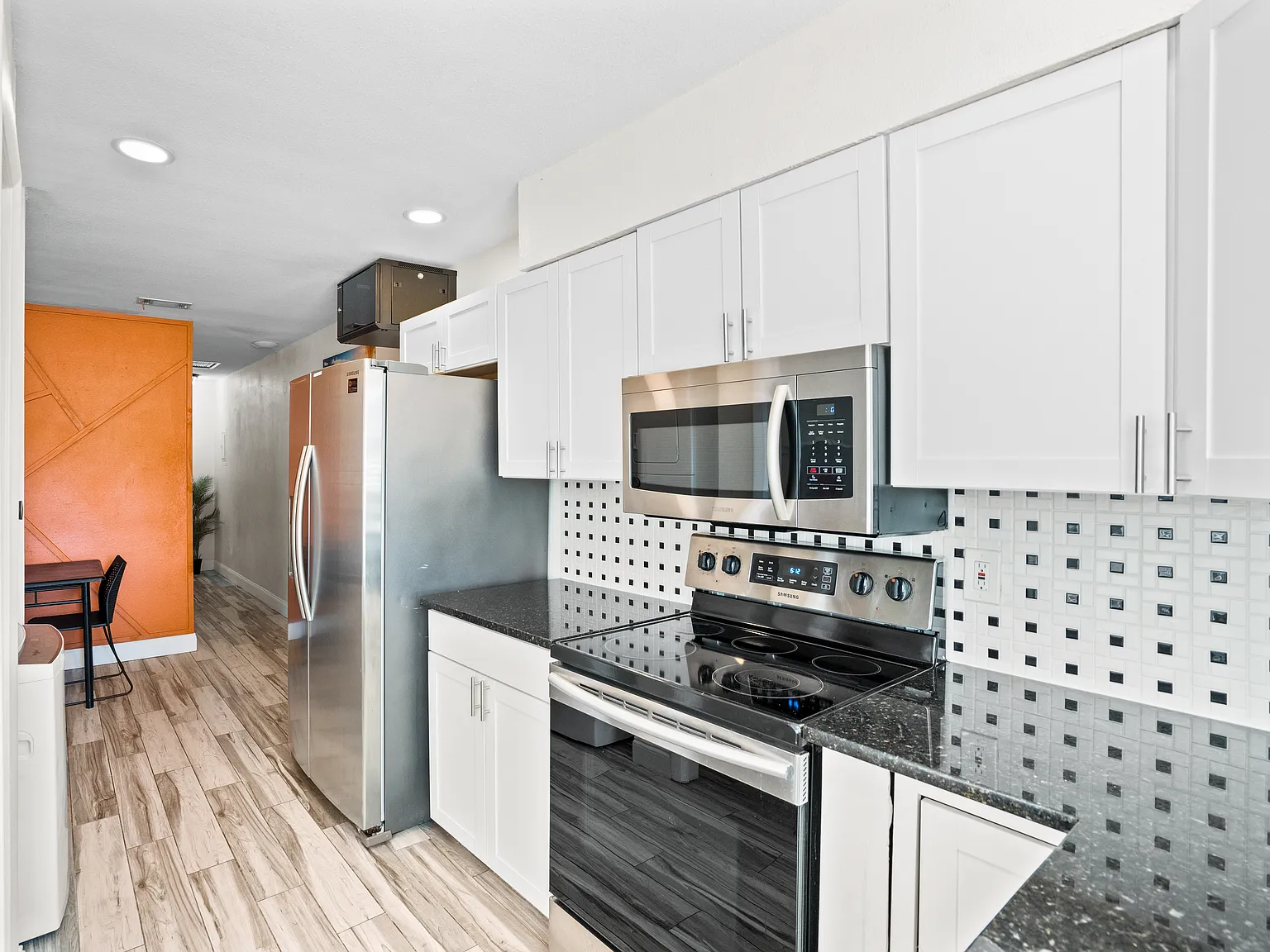 2 bed, 800 sqft, $1,790 — Photo 3