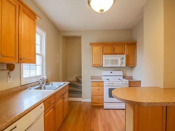 3rd image of 5430 Quale Ave NE