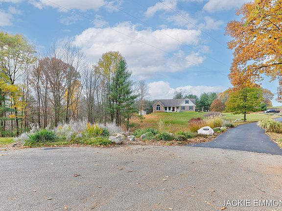 3rd image of 4444 Sedona Valley Dr NE