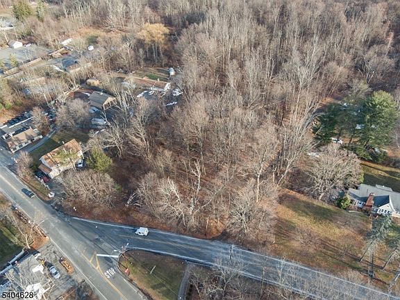 3rd image of 2046 Macopin Rd