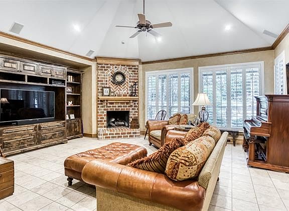 5th image of 600 Oakmont Ct